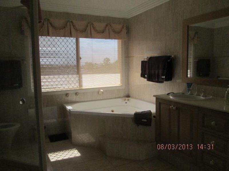 28 Sommersea Drive, Cleveland QLD 4163