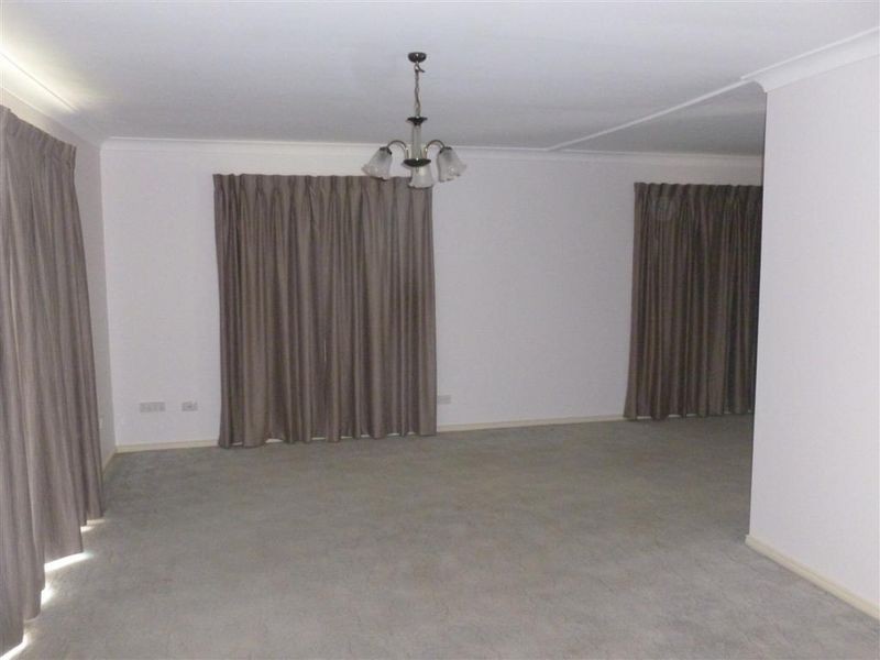 70 Sunshine Drive, Cleveland QLD 4163