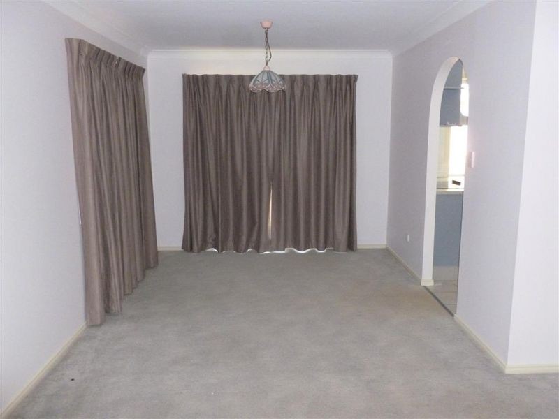 70 Sunshine Drive, Cleveland QLD 4163