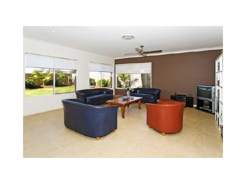 16 Seaspray Street, Thornlands QLD 4164