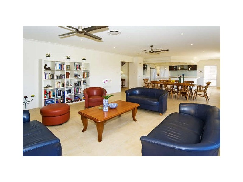 16 Seaspray Street, Thornlands QLD 4164