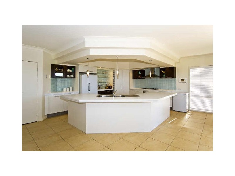 16 Seaspray Street, Thornlands QLD 4164