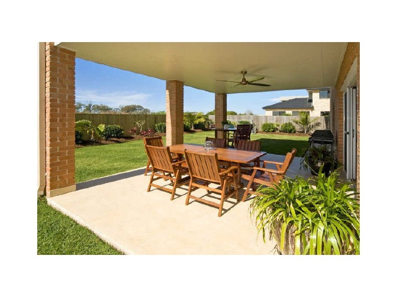 16 Seaspray Street, Thornlands QLD 4164