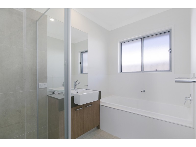 1 Mapleton Crescent, Capalaba QLD 4157