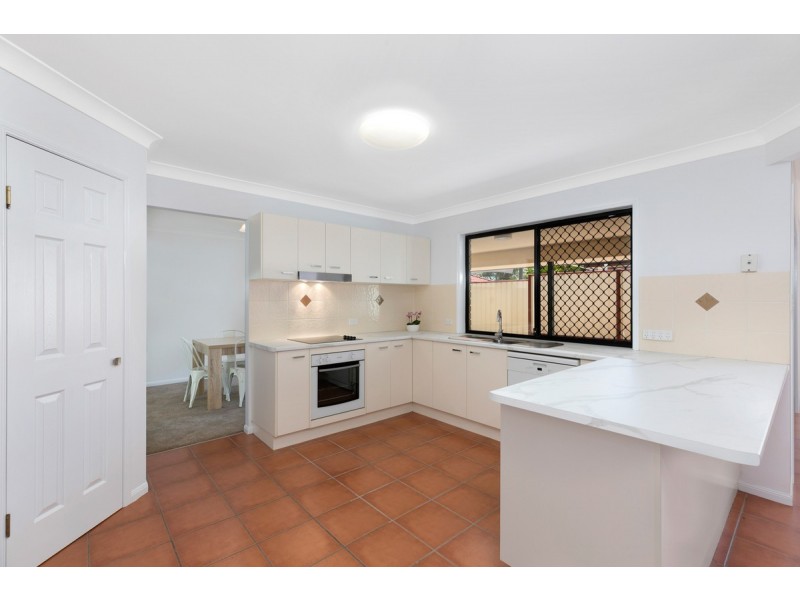 2 Seaholly Crescent, Victoria Point QLD 4165