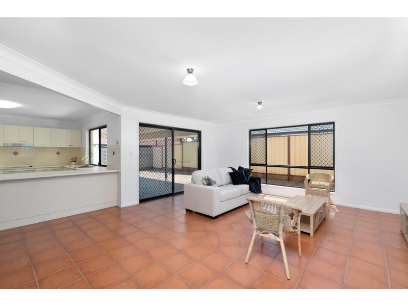 2 Seaholly Crescent, Victoria Point QLD 4165