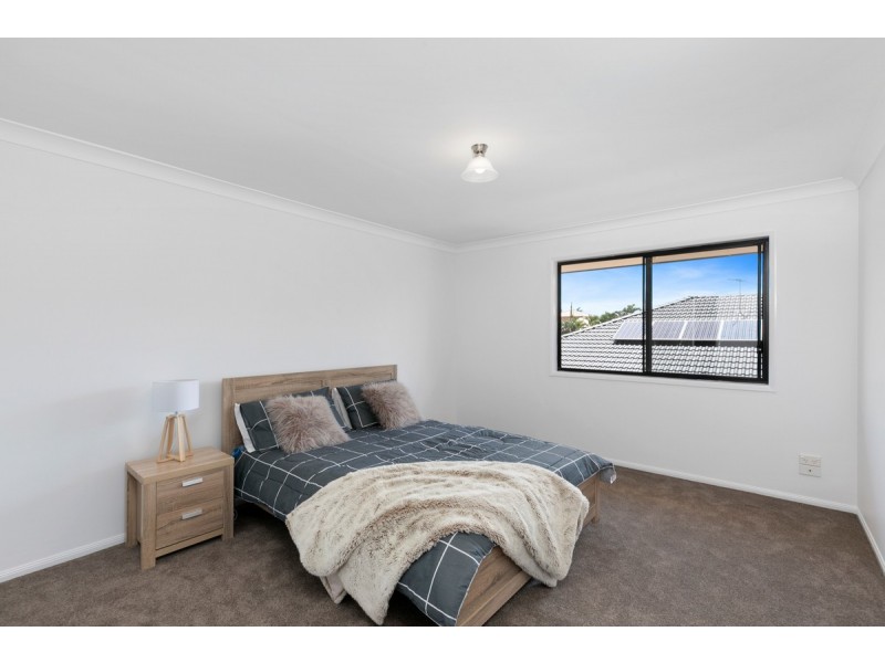 2 Seaholly Crescent, Victoria Point QLD 4165