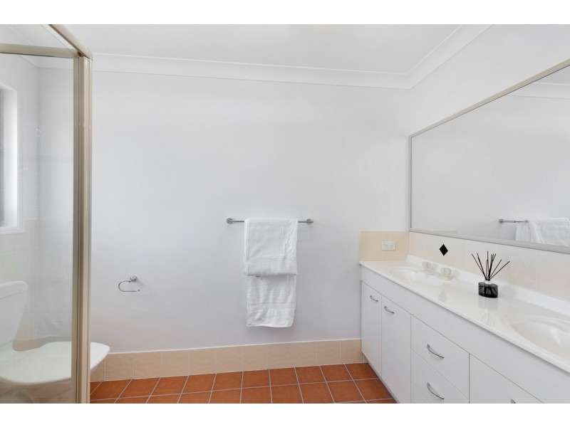2 Seaholly Crescent, Victoria Point QLD 4165