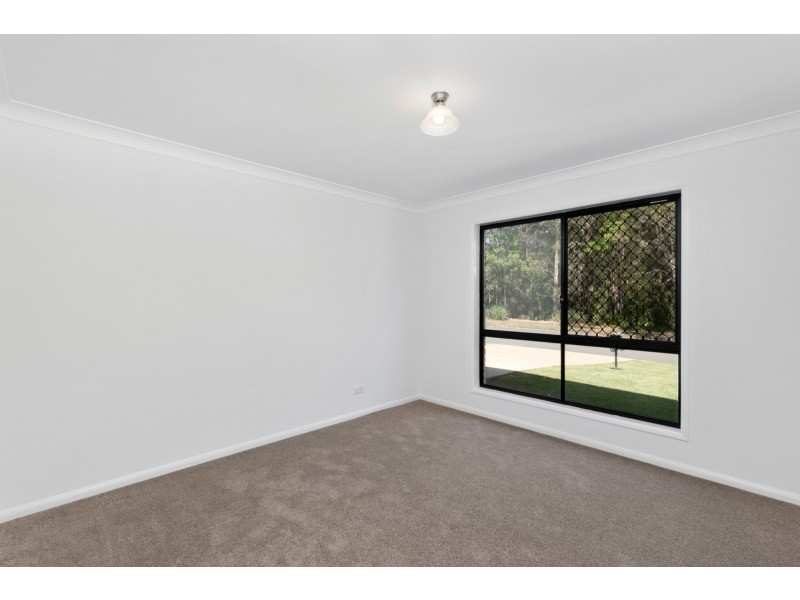 2 Seaholly Crescent, Victoria Point QLD 4165