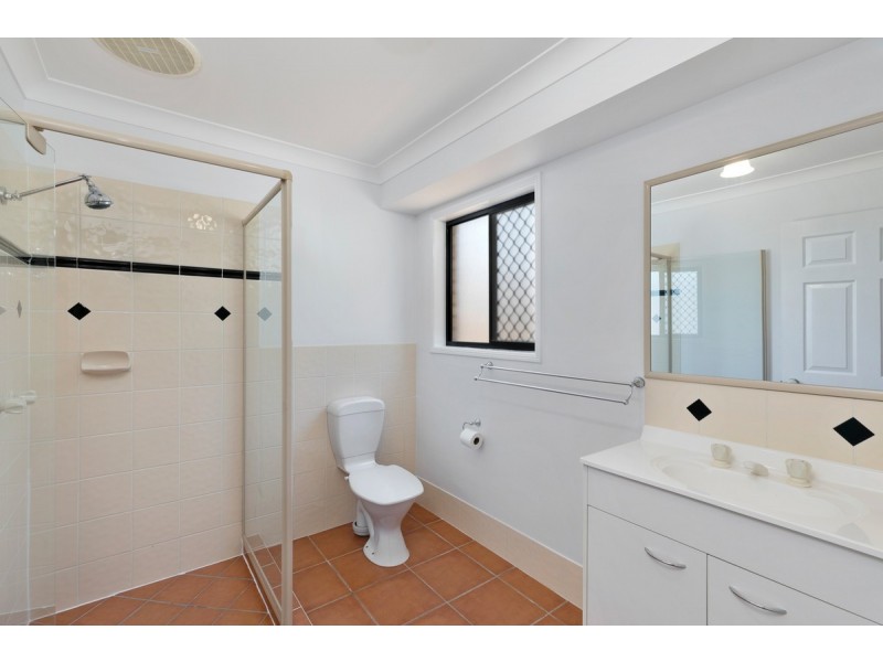 2 Seaholly Crescent, Victoria Point QLD 4165