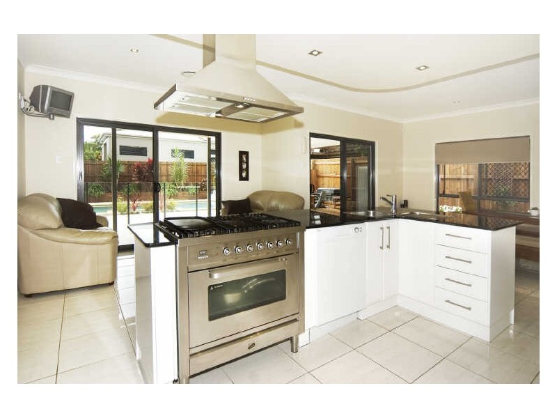 8 Yorston Place, Ormiston QLD 4160