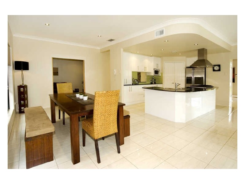 8 Yorston Place, Ormiston QLD 4160