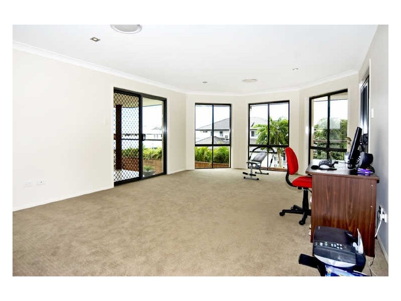 8 Yorston Place, Ormiston QLD 4160