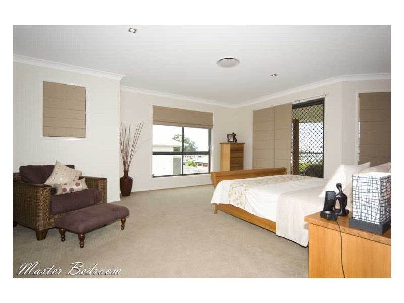 8 Yorston Place, Ormiston QLD 4160