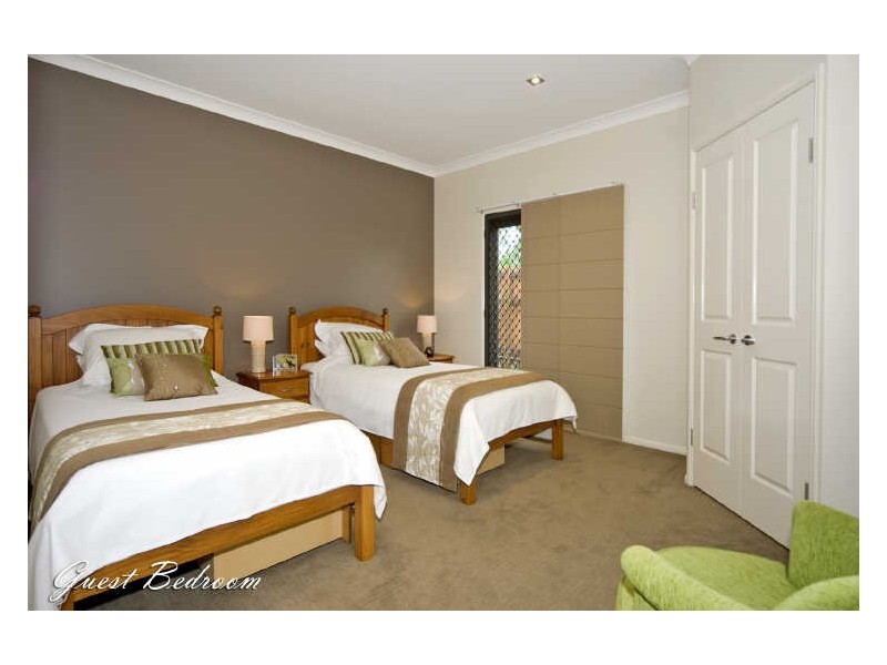 8 Yorston Place, Ormiston QLD 4160