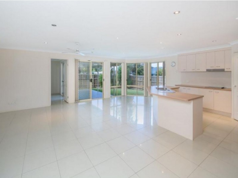 4 Sam Place, Thornlands QLD 4164