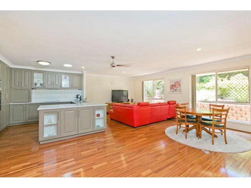 19 Daydream Street, Redland Bay QLD 4165