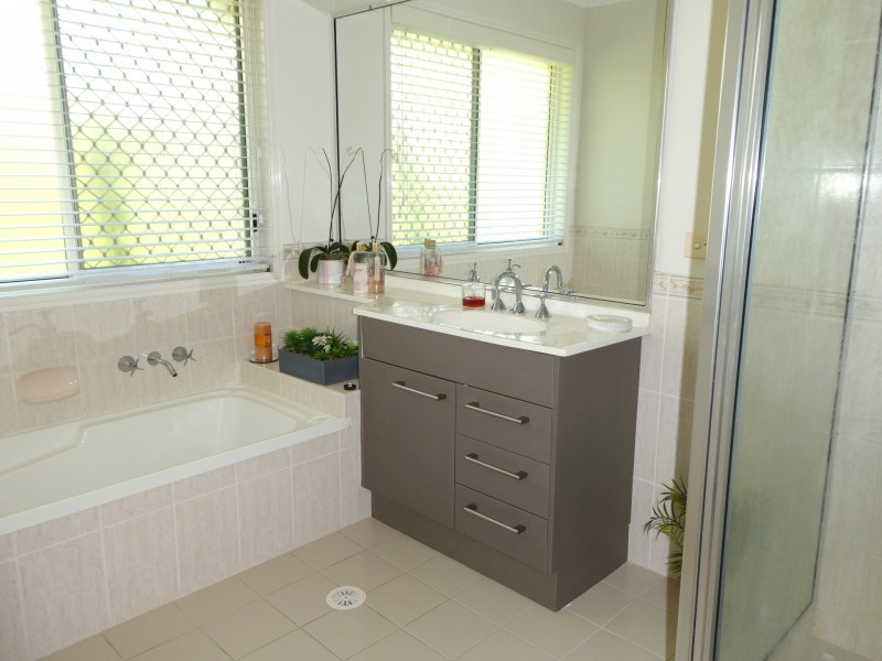 42 Strachan Road, Victoria Point QLD 4165