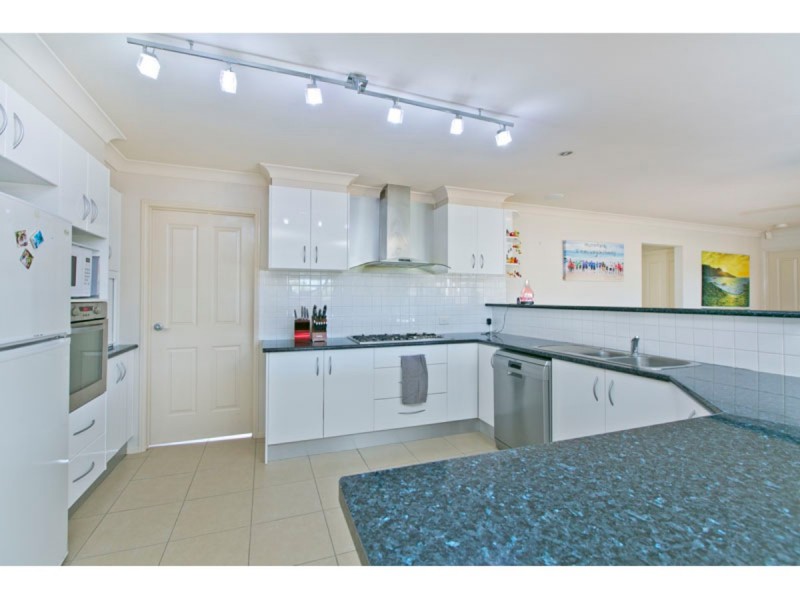 14 Gloria Parade, Redland Bay QLD 4165