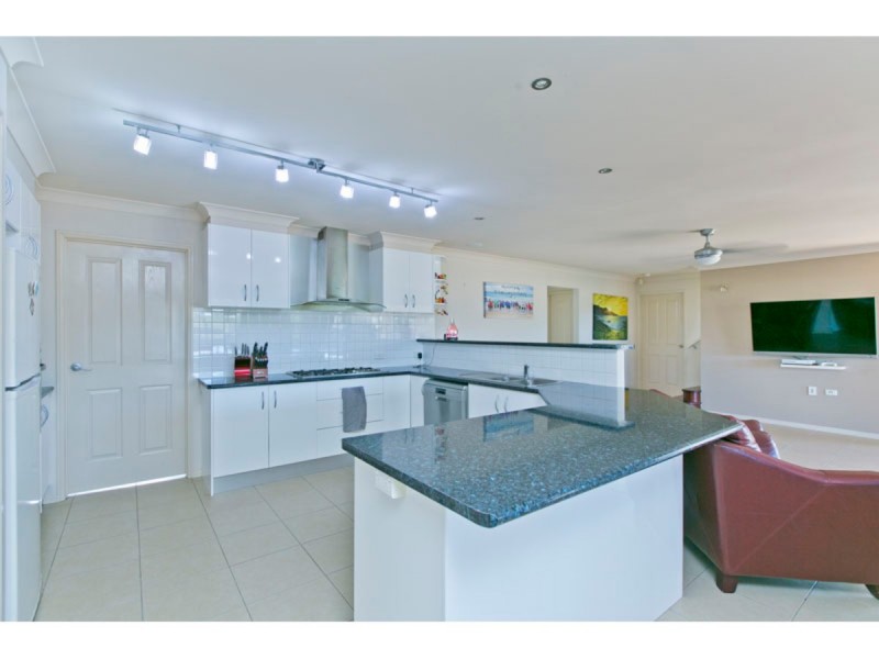 14 Gloria Parade, Redland Bay QLD 4165