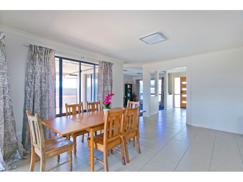 14 Gloria Parade, Redland Bay QLD 4165