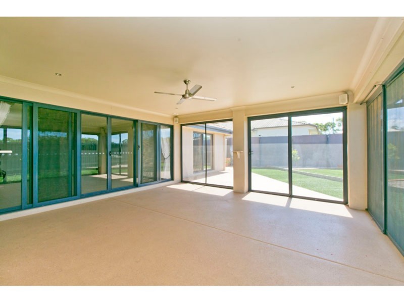 14 Gloria Parade, Redland Bay QLD 4165