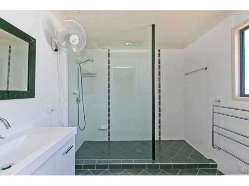 14 Gloria Parade, Redland Bay QLD 4165