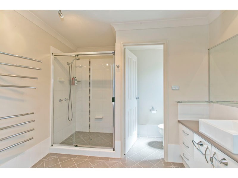 14 Gloria Parade, Redland Bay QLD 4165