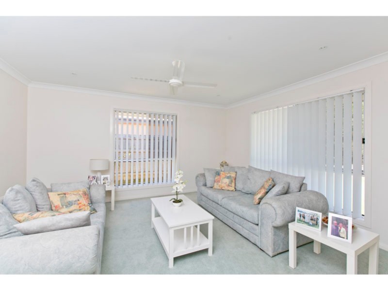 12 Gloria Parade, Redland Bay QLD 4165