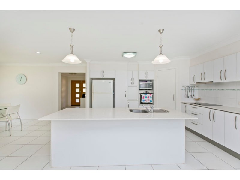 12 Gloria Parade, Redland Bay QLD 4165