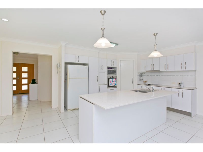 12 Gloria Parade, Redland Bay QLD 4165