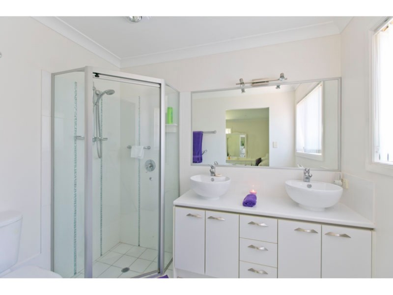 12 Gloria Parade, Redland Bay QLD 4165