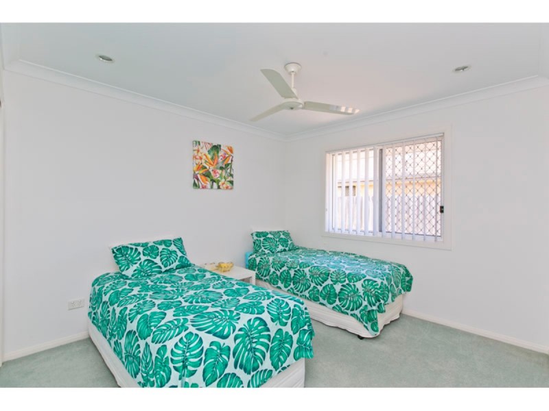 12 Gloria Parade, Redland Bay QLD 4165