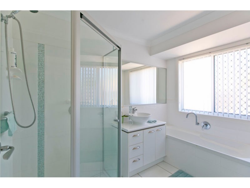 12 Gloria Parade, Redland Bay QLD 4165