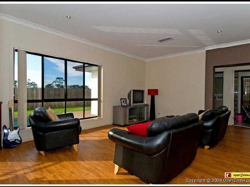 8 Seaspray Street, Thornlands QLD 4164