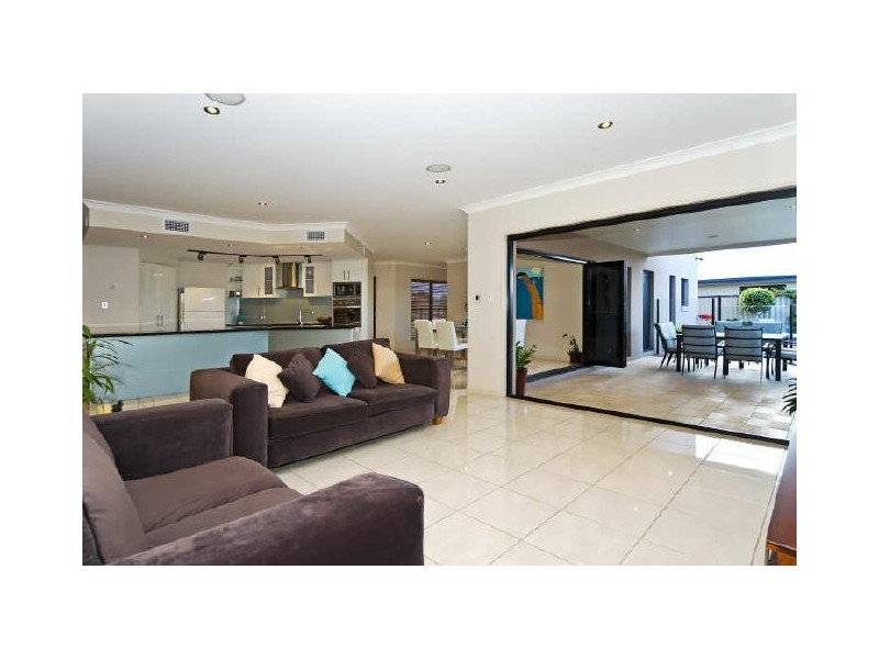 5 Maria Court, Wellington Point QLD 4160