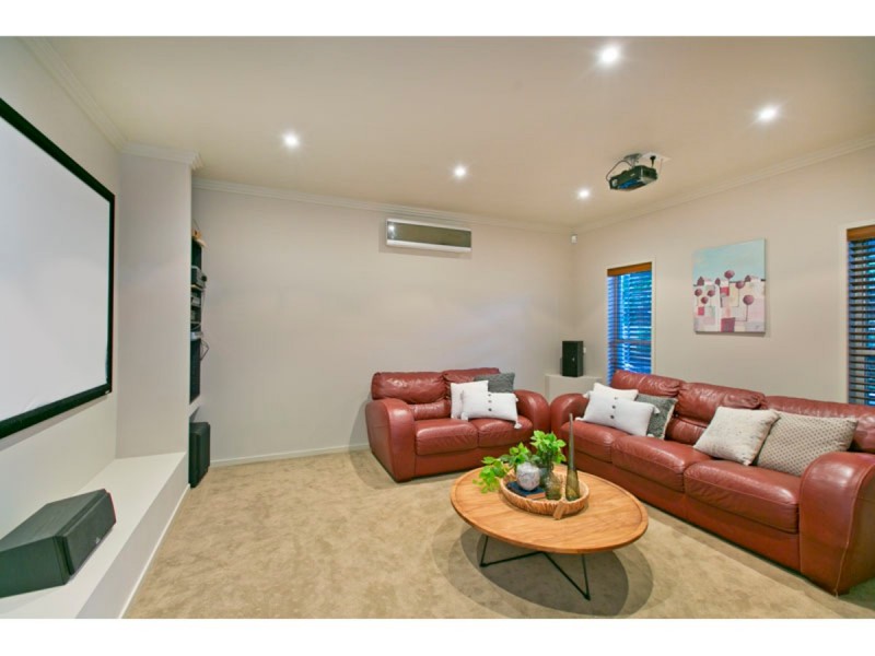 21 Yorston Place, Ormiston QLD 4160