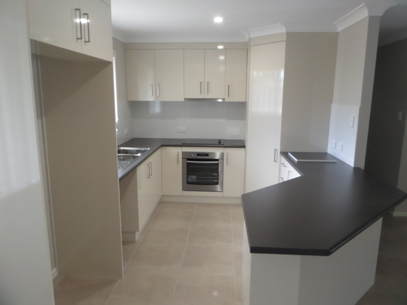 33 Lawn Terrace, Capalaba QLD 4157