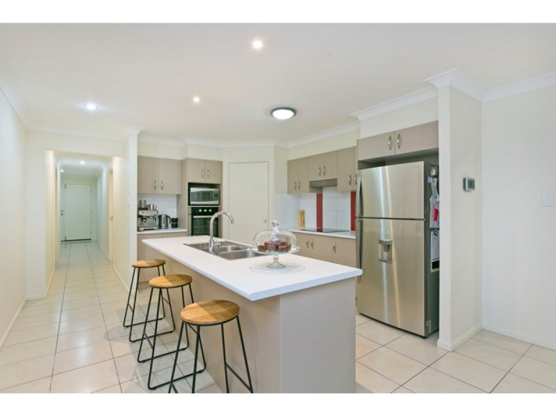 10 Lizard Place, Redland Bay QLD 4165