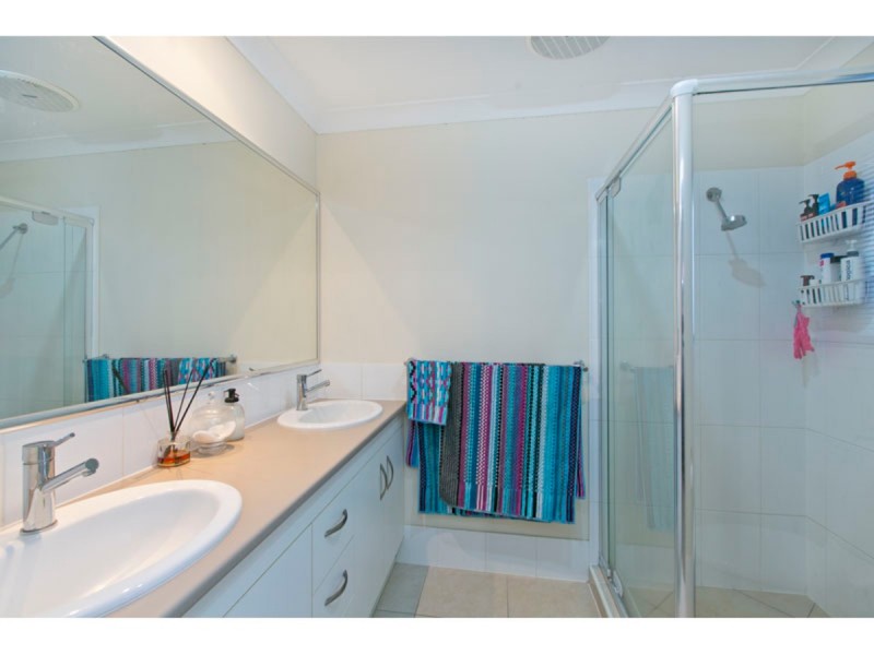 10 Lizard Place, Redland Bay QLD 4165