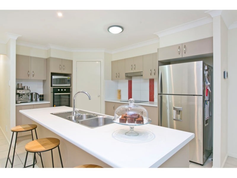 10 Lizard Place, Redland Bay QLD 4165