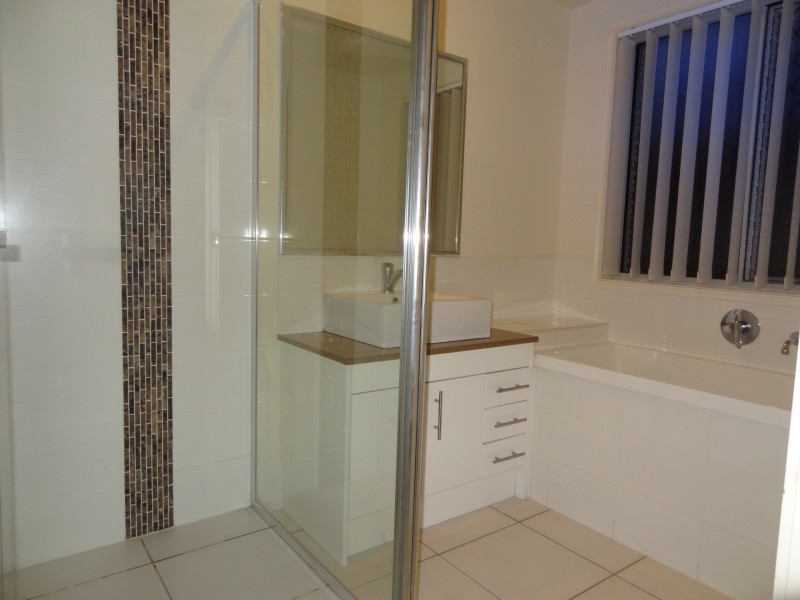 2 Peregian Close, Manly West QLD 4179