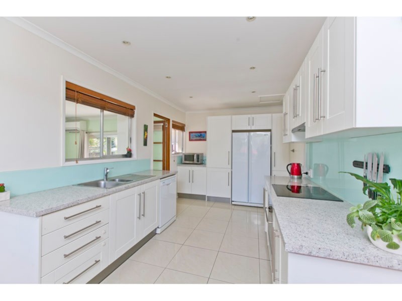 66 Cranleigh Street, Wynnum West QLD 4178