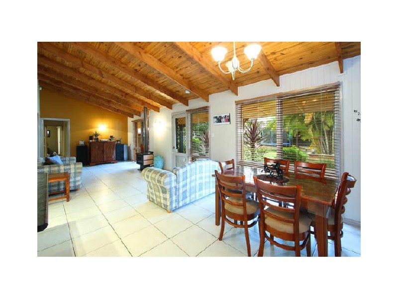 22 Jay Crescent, Redland Bay QLD 4165