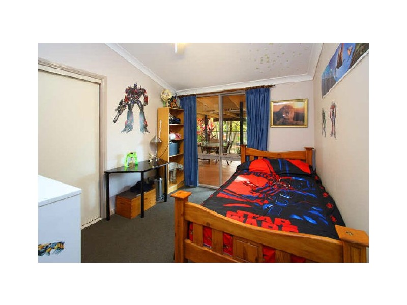 22 Jay Crescent, Redland Bay QLD 4165