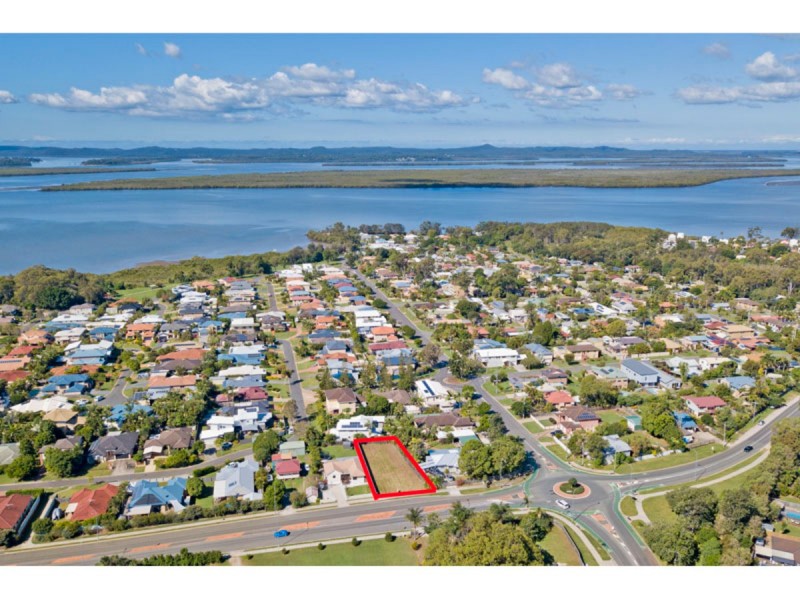 98 Collins Street, Redland Bay QLD 4165