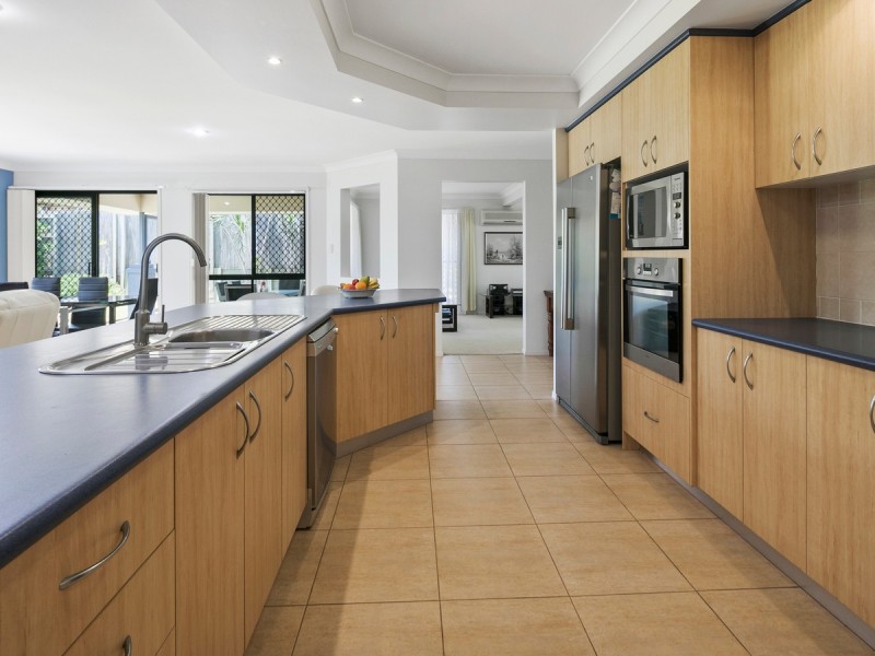 22 Seaholly Crescent, Victoria Point QLD 4165