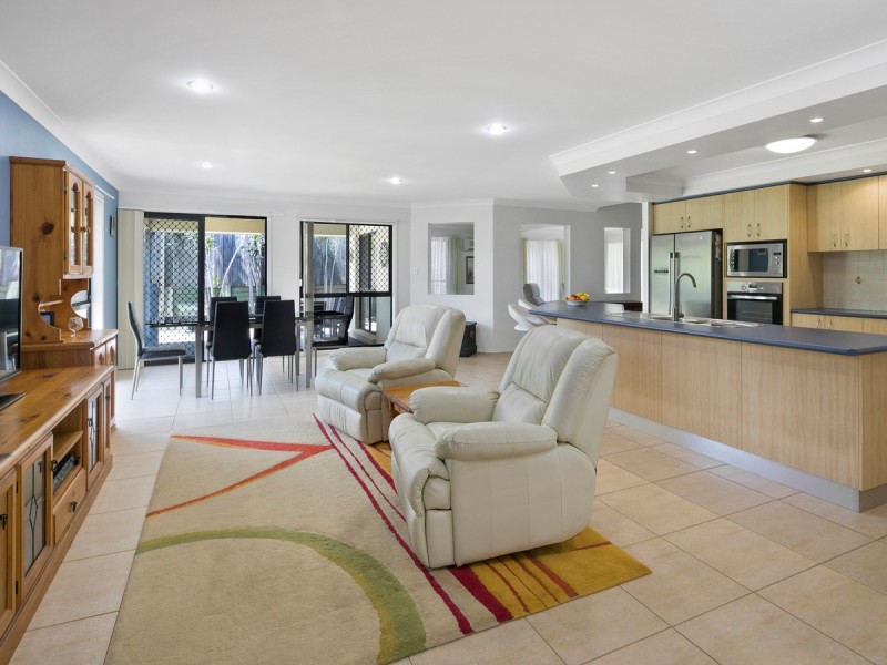 22 Seaholly Crescent, Victoria Point QLD 4165
