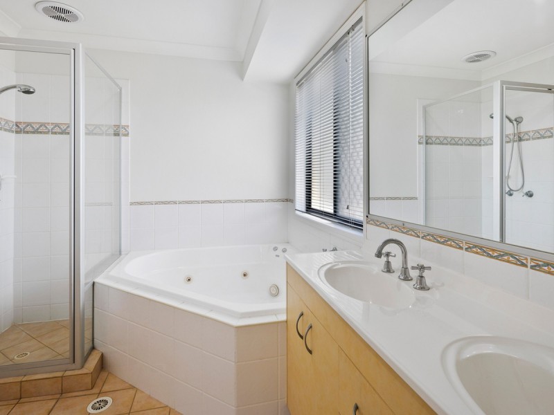 22 Seaholly Crescent, Victoria Point QLD 4165