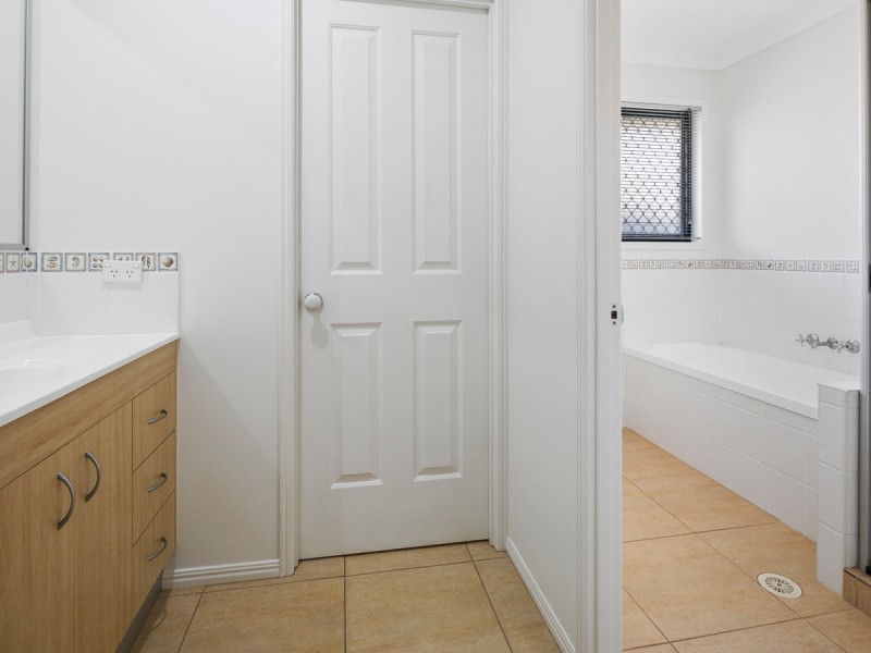 22 Seaholly Crescent, Victoria Point QLD 4165